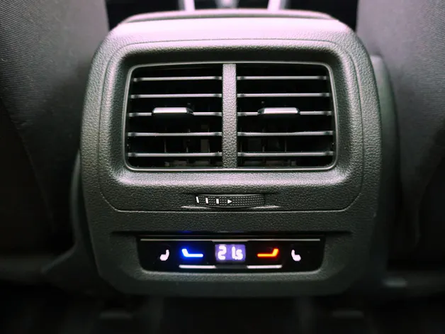 VW Touran 1.5 TSI DSG R-Line Black Style