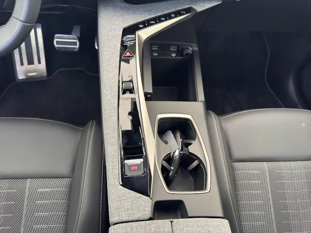 PEUGEOT 3008 1.2 Hybrid 145PS GT *Automat*