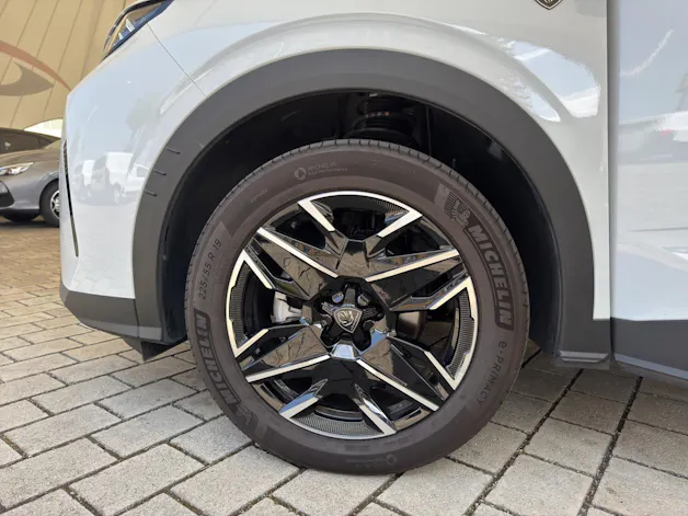 PEUGEOT 3008 1.2 Hybrid 145PS GT *Automat*