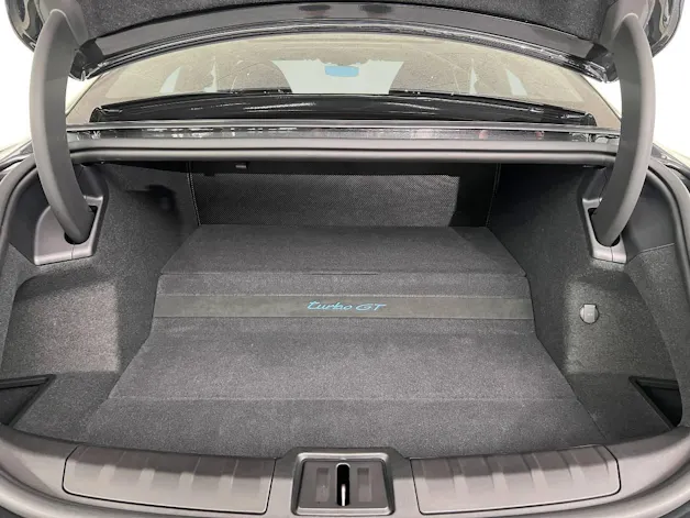 PORSCHE Taycan Turbo GT mit Weissach-Paket