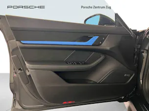 PORSCHE Taycan Turbo GT mit Weissach-Paket