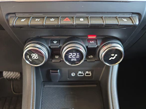 https://vehicle.imgix.net/4416647/a6741276-2902-472c-bb0f-c8d0d941573b.jpg