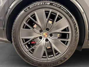 PORSCHE Macan GTS