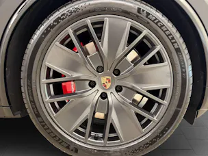PORSCHE Macan GTS