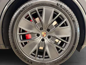 PORSCHE Macan GTS