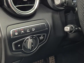 https://vehicle.imgix.net/4416659/f6a85ff9-50a1-4846-9687-77c77c4decc6.jpg
