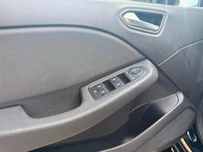 https://vehicle.imgix.net/4416667/04ebd361-0124-4da8-a2b1-bdeca22e6669.jpg