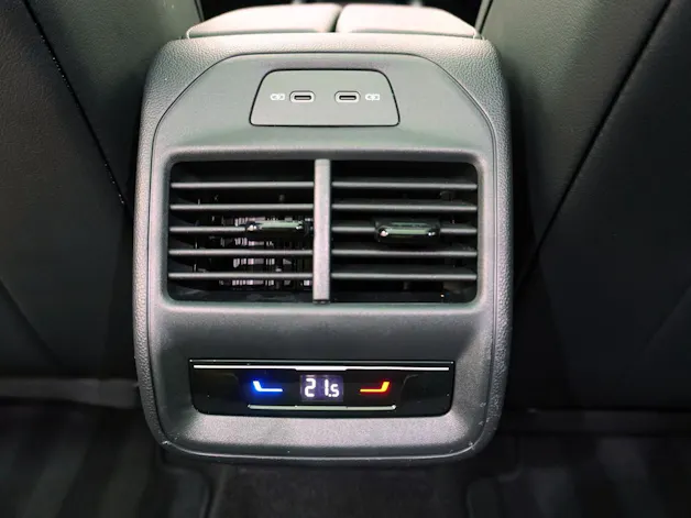 VW Passat Variant 2.0 TSI DSG R-Line 4Motion