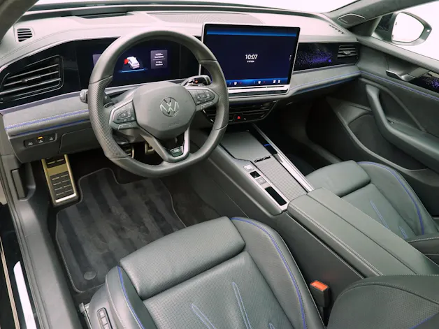 VW Passat Variant 2.0 TSI DSG R-Line 4Motion