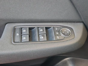 https://vehicle.imgix.net/4416677/c8598bf7-d11b-4aab-b247-1ab5fe465a1e.jpg