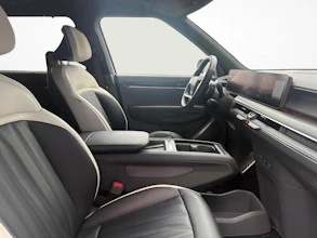 https://vehicle.imgix.net/4416693/266200cf-410b-4b9b-ab8d-e9d22e937da3.jpg