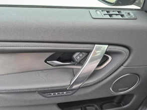 https://vehicle.imgix.net/4416949/43be92d7-051a-4fe5-a1d6-77cabfde8694.jpg