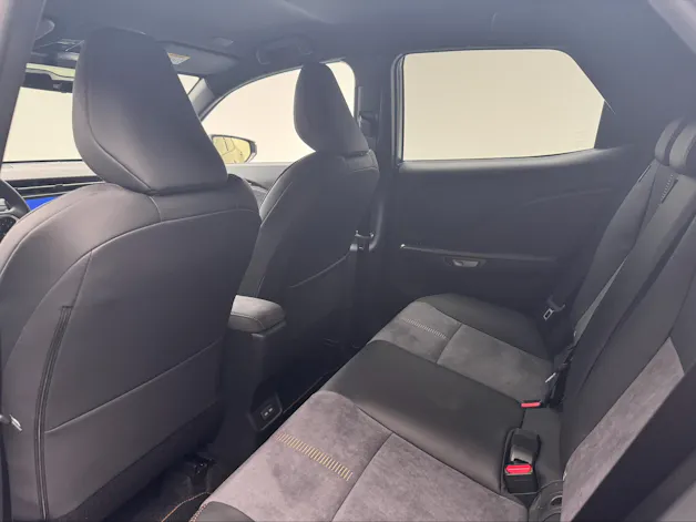 Lexus LBX 1.5 Hybrid Cool AWD