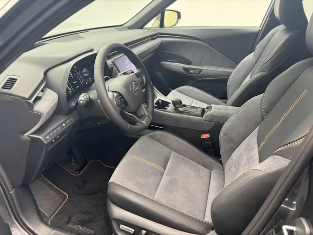Lexus LBX 1.5 Hybrid Cool AWD