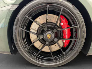 PORSCHE 911 Carrera 4 GTS