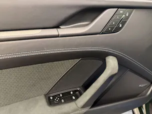 PORSCHE 911 Carrera 4 GTS
