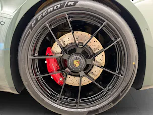 PORSCHE 911 Carrera 4 GTS