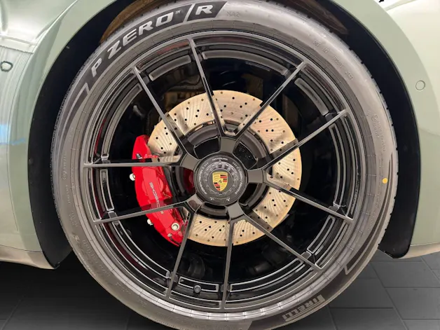 Porsche 911 Carrera 4 GTS