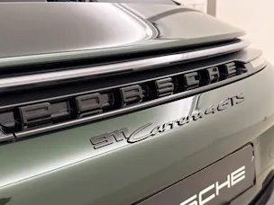 PORSCHE 911 Carrera 4 GTS