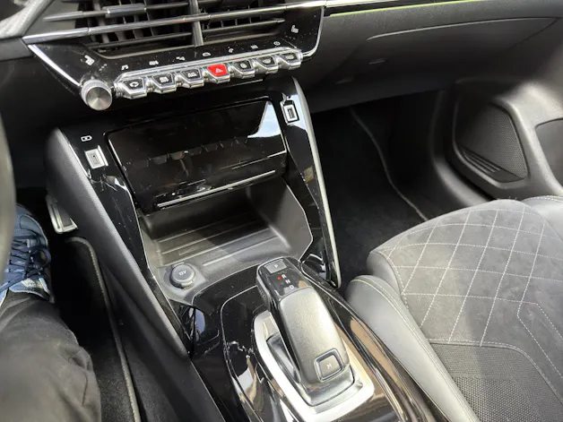 PEUGEOT 208 1.2 GT Pack