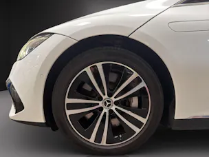MERCEDES-BENZ EQE 300