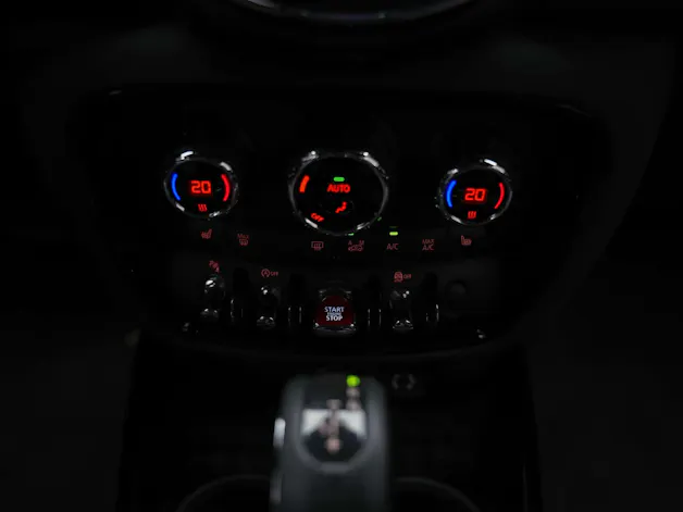 Mini Clubman Cooper S ALL4 Steptronic *Rückfahrkamera*Keyless Go*Standlüftung*