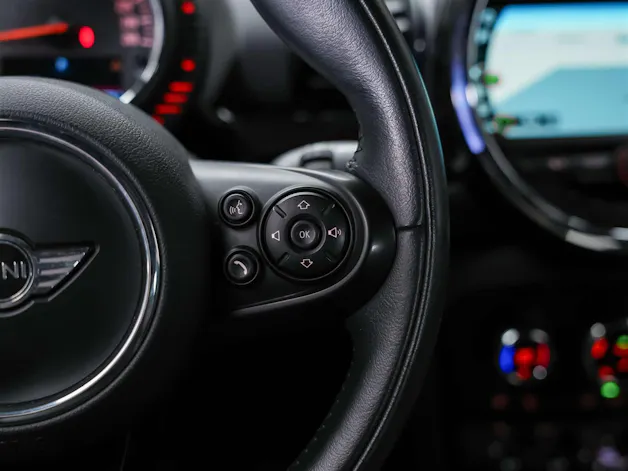 Mini Clubman Cooper S ALL4 Steptronic *Rückfahrkamera*Keyless Go*Standlüftung*