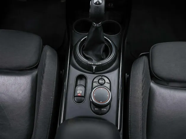 Mini Clubman Cooper S ALL4 Steptronic *Rückfahrkamera*Keyless Go*Standlüftung*