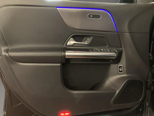 MERCEDES-BENZ EQA 300 4Matic