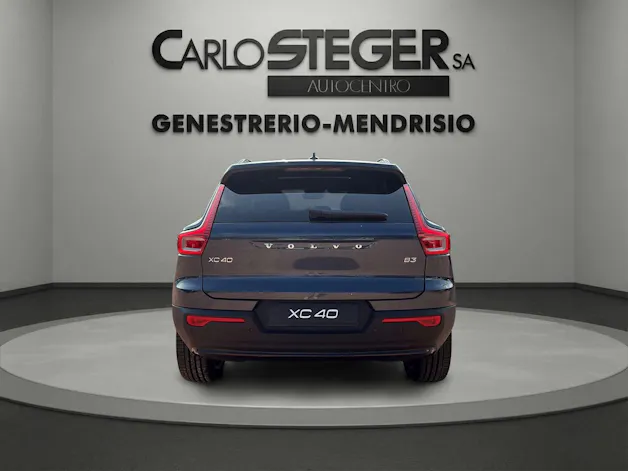 Volvo XC40 B3 Benzin Mild Hybrid Plus Dark DCT