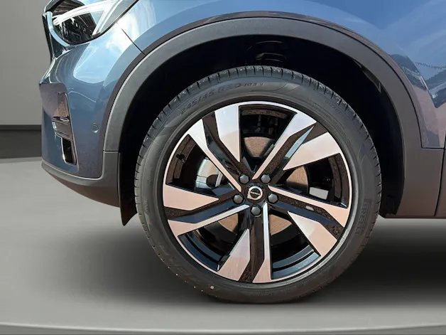 Volvo XC40 B3 Benzin Mild Hybrid Plus Dark DCT