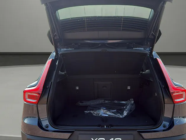 Volvo XC40 B3 Benzin Mild Hybrid Plus Dark DCT