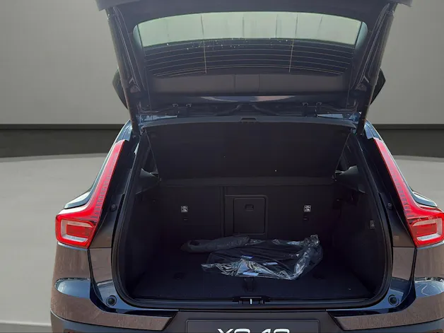Volvo XC40 B3 Benzin Mild Hybrid Plus Dark DCT