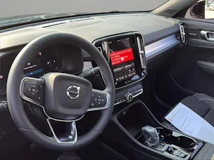 VOLVO XC40 B3 Benzin Mild Hybrid Plus Dark DCT