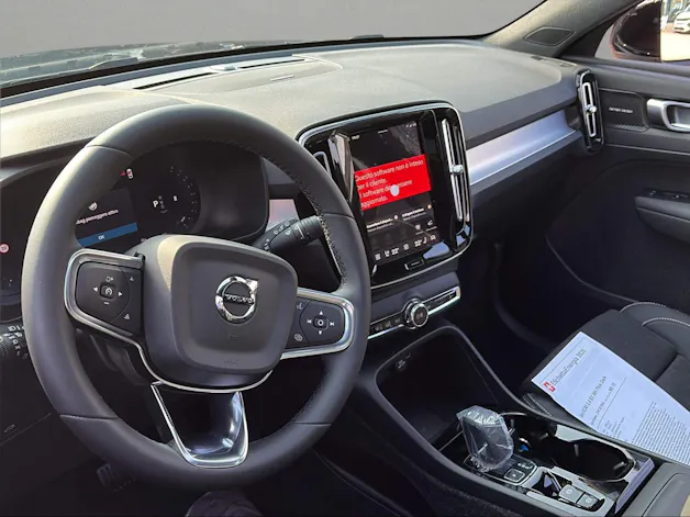 Volvo XC40 B3 Benzin Mild Hybrid Plus Dark DCT