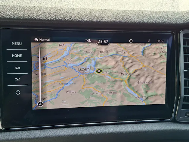 Škoda Kodiaq 2.0 TSI 4x4 Sport Line *8-fach bereift+AHK+Panodach*