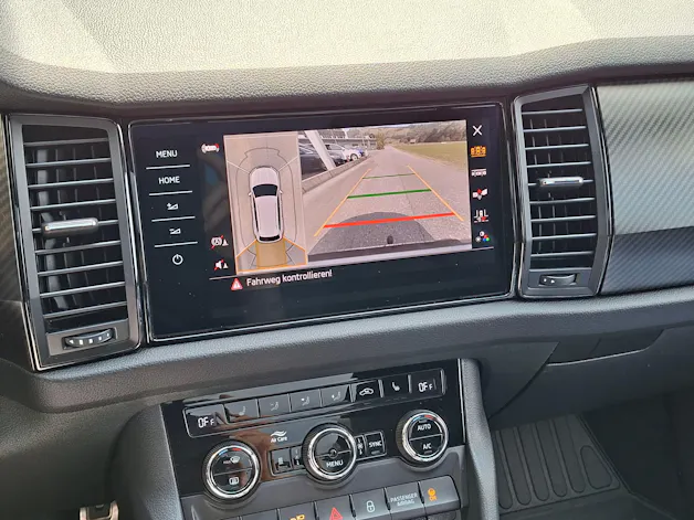 Škoda Kodiaq 2.0 TSI 4x4 Sport Line *8-fach bereift+AHK+Panodach*