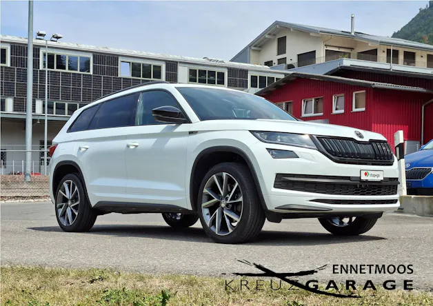 Škoda Kodiaq 2.0 TSI 4x4 Sport Line *8-fach bereift+AHK+Panodach*