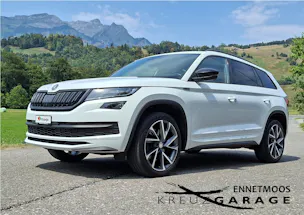 Škoda Kodiaq 2.0 TSI 4x4 Sport Line *8-fach bereift+AHK+Panodach*