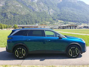 Peugeot 5008 e-Allure Premium 4x4