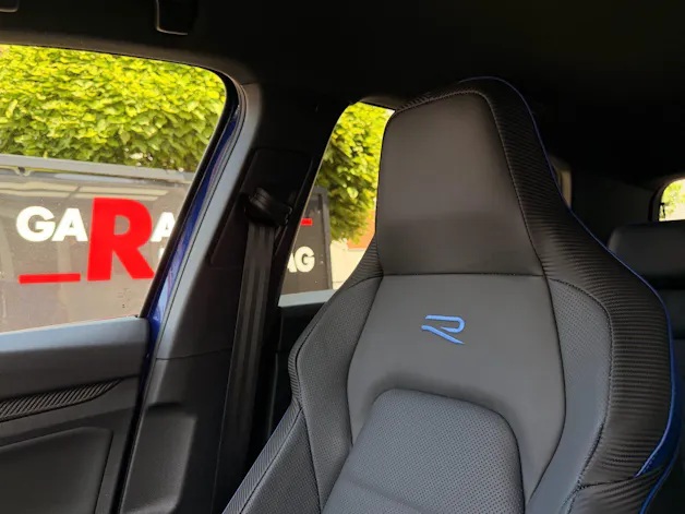 VW Golf R 2.0 TSI 333 PS 4MOTION *** AKRAPOVIC ABGAS & LEDER NAPPA ***