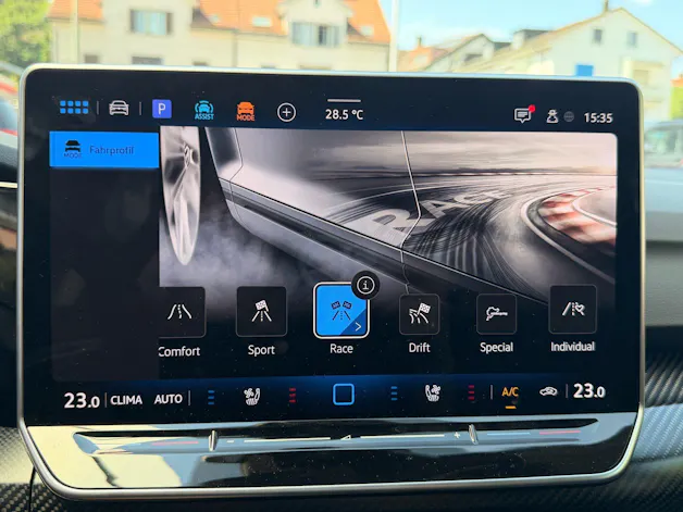 VW Golf R 2.0 TSI 333 PS 4MOTION *** AKRAPOVIC ABGAS & LEDER NAPPA ***