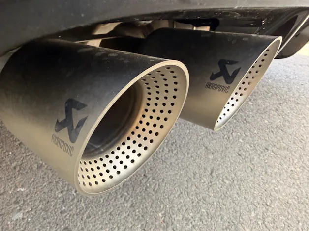 VW Golf R 2.0 TSI 333 PS 4MOTION *** AKRAPOVIC ABGAS & LEDER NAPPA ***