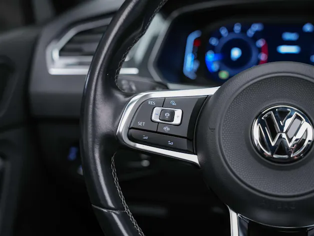 VW Tiguan 2.0TSI Highline R-Line 4Motion DSG *Panorama*Head-Up*Abstandsregler*