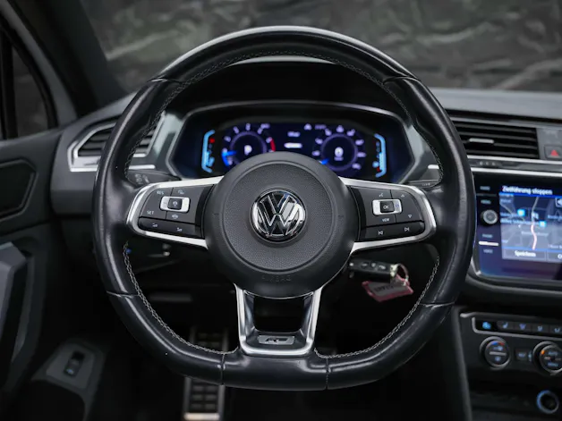 VW Tiguan 2.0TSI Highline R-Line 4Motion DSG *Panorama*Head-Up*Abstandsregler*