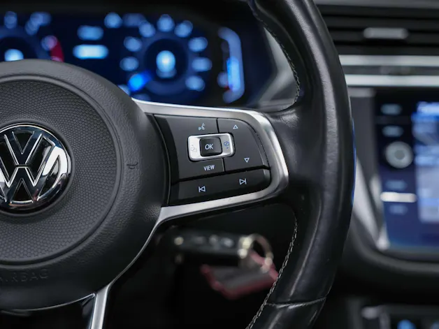 VW Tiguan 2.0TSI Highline R-Line 4Motion DSG *Panorama*Head-Up*Abstandsregler*