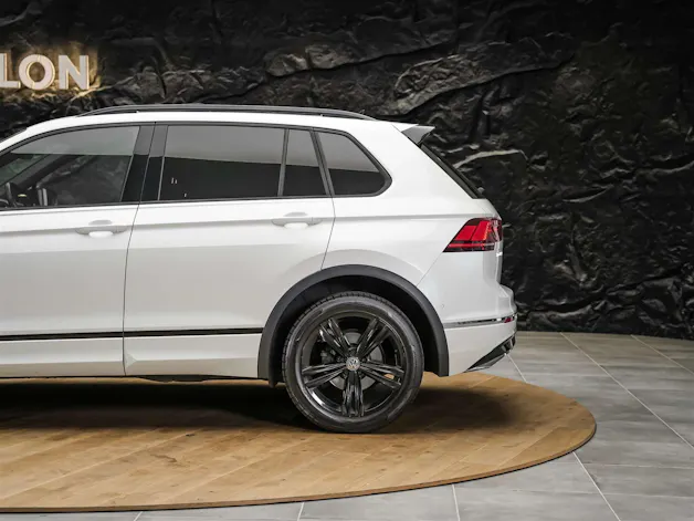 VW Tiguan 2.0TSI Highline R-Line 4Motion DSG *Panorama*Head-Up*Abstandsregler*
