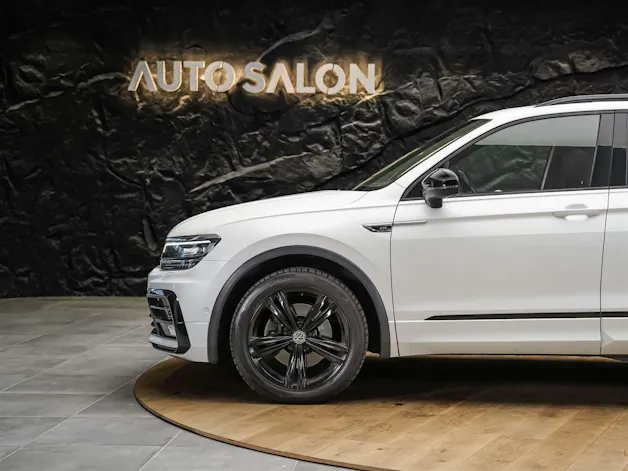 VW Tiguan 2.0TSI Highline R-Line 4Motion DSG *Panorama*Head-Up*Abstandsregler*