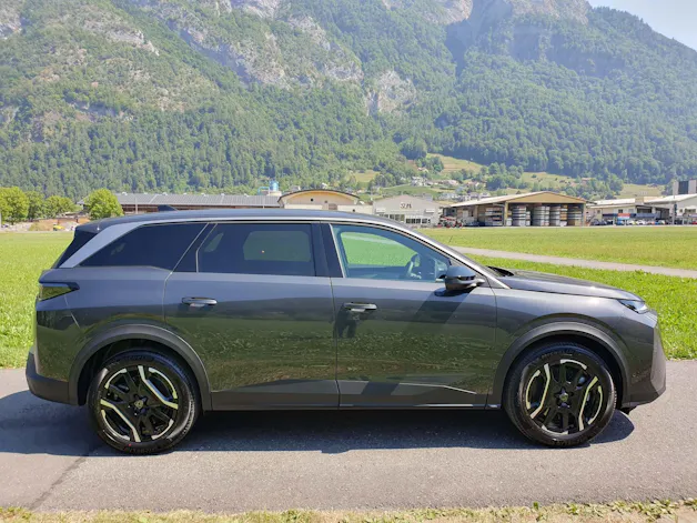 Peugeot 5008 e-Allure Premium 4x4