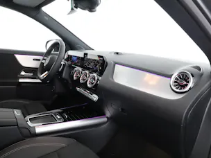 MERCEDES-BENZ GLA 200 Night Star 7G-D